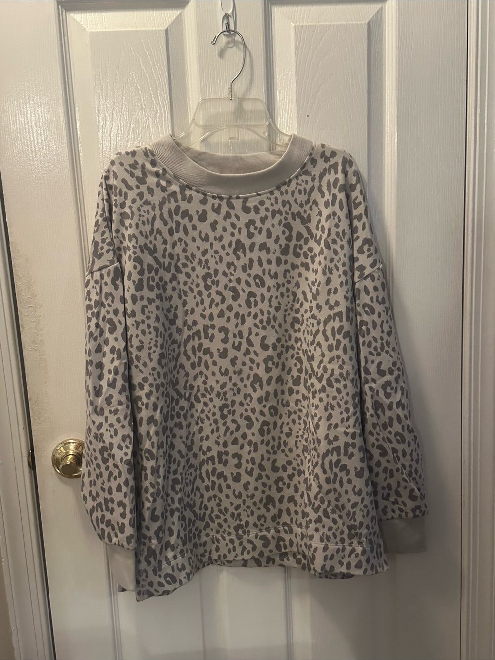 GAP Leopard Print Sweatshirt - Light Gray & Taupe Spots